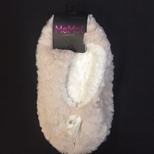 NWT Silky Sherpa Lined Slippers size S/M.